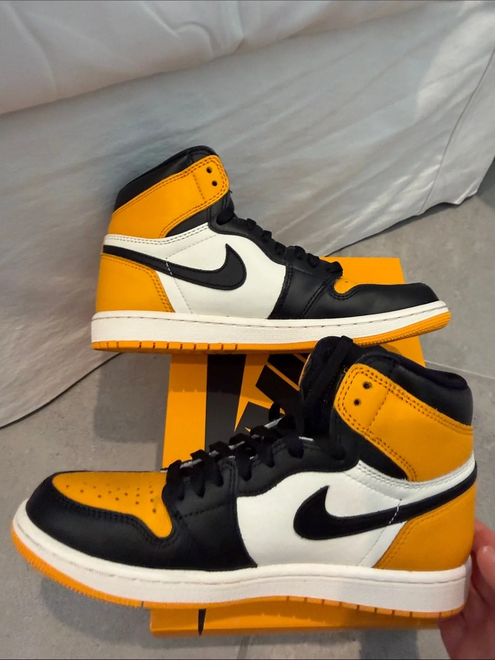 Nike Air Jordan 1 Retro High OG Taxi/Black-Sail Mens Size 7.5